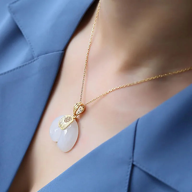 Collier Pendentif Éléphant en Jade Hetian – Chaîne en Or 18K Plaqué pour Femmes