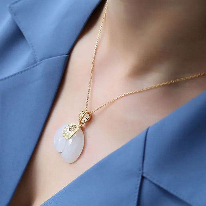 Collier Pendentif Éléphant en Jade Hetian – Chaîne en Or 18K Plaqué pour Femmes