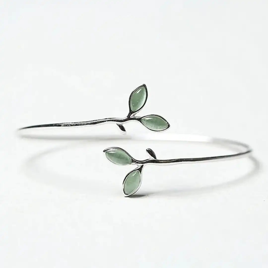 Bracelet jonc en argent avec opale feuille intemporelle