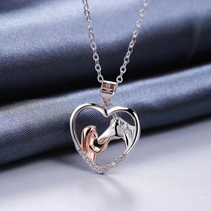Collier en zircon avec cœur, fille et cheval