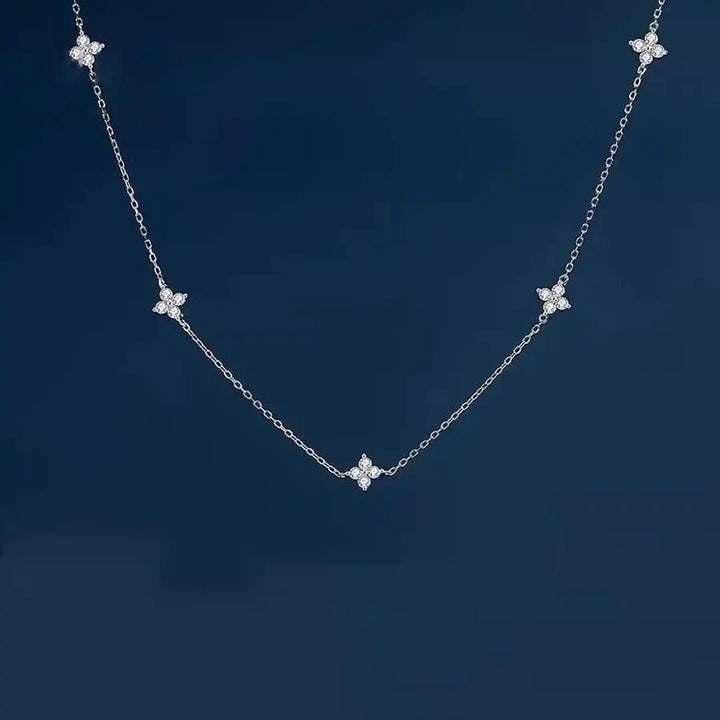 Collier en zircone incrusté de fleurs magnifique