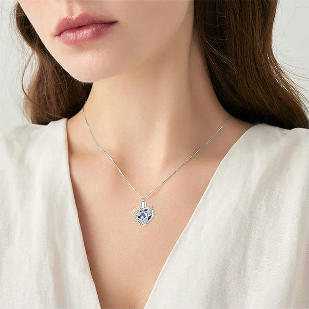 Collier Urne en Forme de Cœur avec Colibri