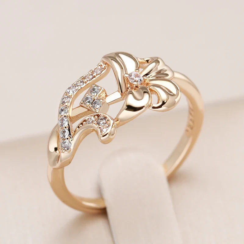Bague en zirconia avec courbe de pétale raffinée