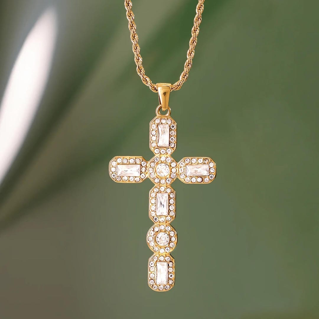 Collier en Croix Dorée Éclatante