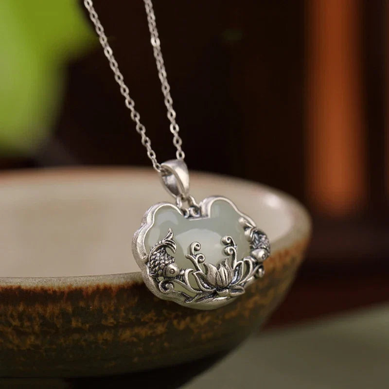 Collier en jade argenté de Hotan