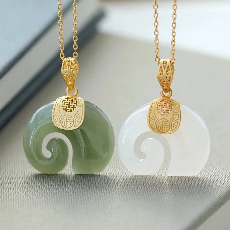 Collier Pendentif Éléphant en Jade Hetian – Chaîne en Or 18K Plaqué pour Femmes