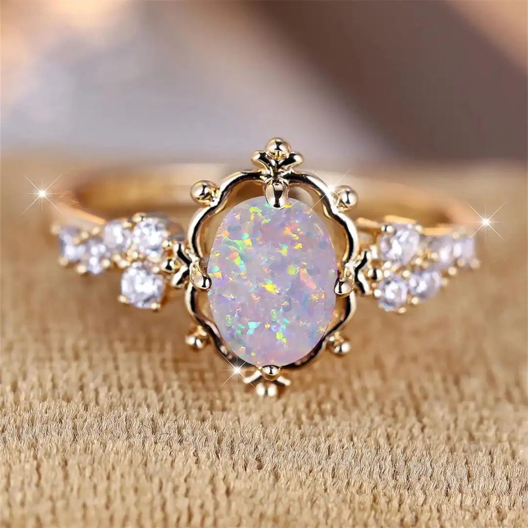 Bague Ovale en Opale Blanche Fleurie