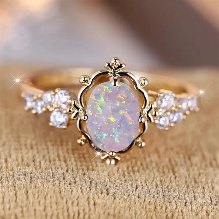 Bague Ovale en Opale Blanche Fleurie