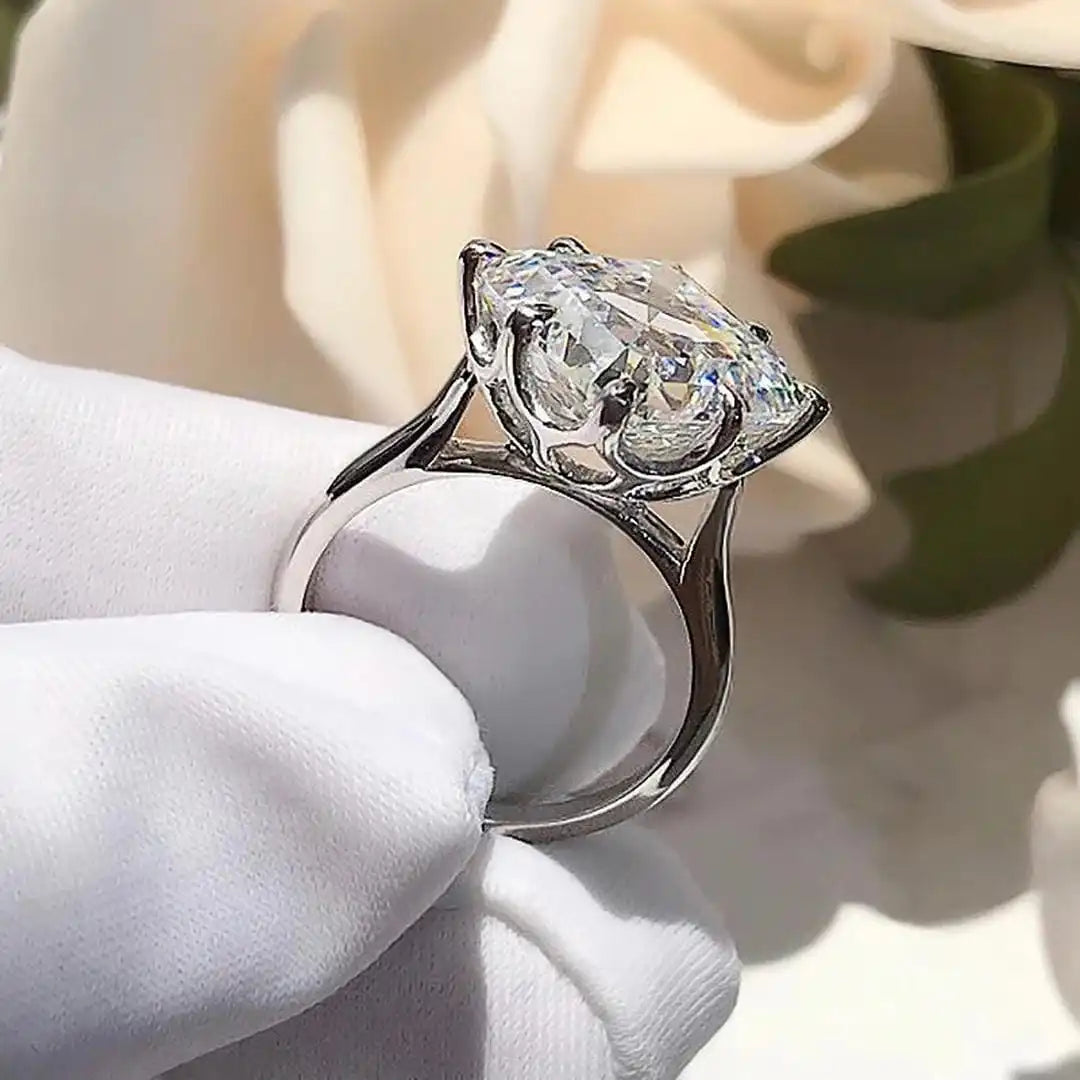 Bague intemporelle en zircon cubique doré