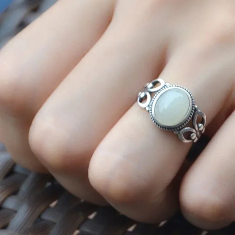 Bague en jade blanc argenté