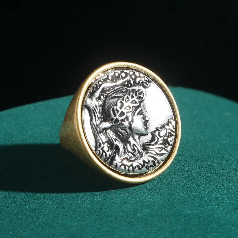 Bague en or avec portrait en camée ancien
