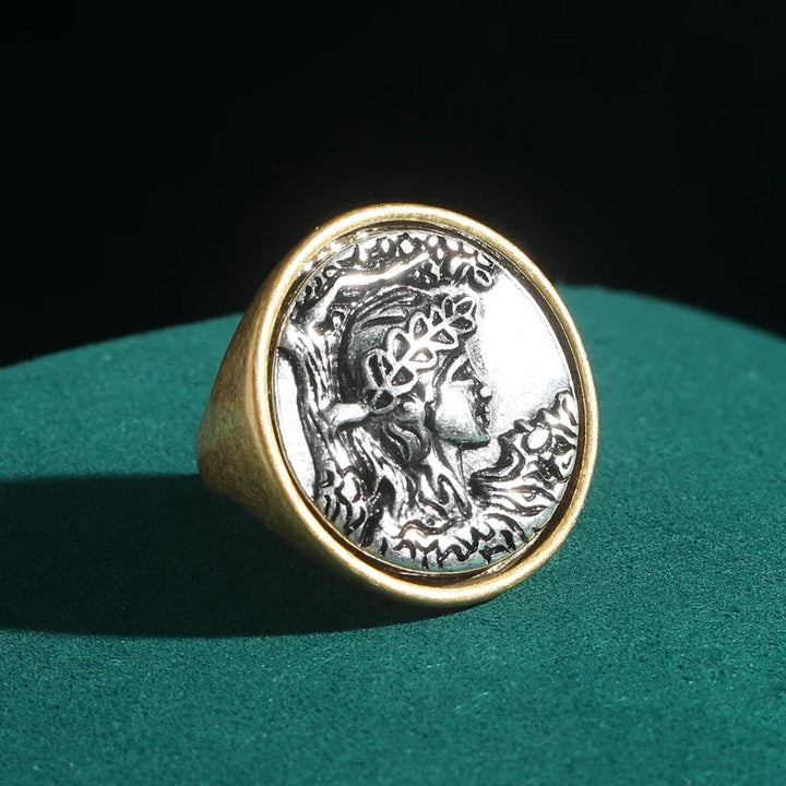 Bague en or avec portrait en camée ancien