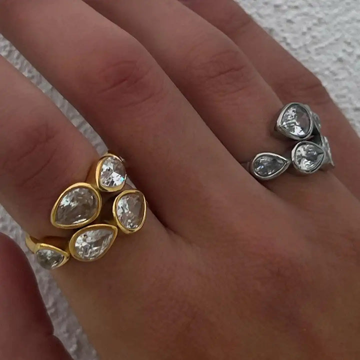 Bague en Forme de Goutte avec Cinq Pierres Cluster