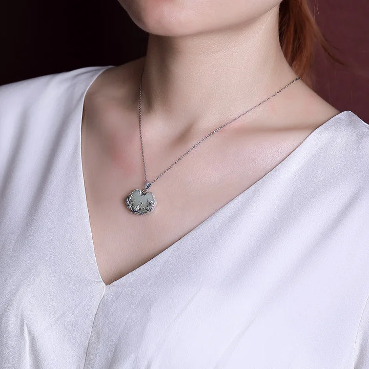 Collier en jade argenté de Hotan