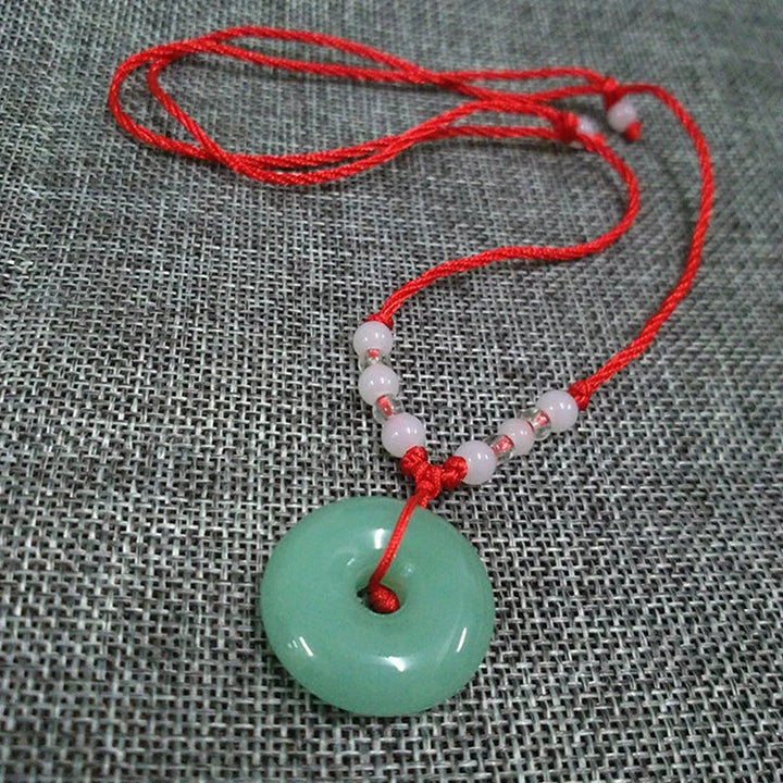 Pendentif Élégant en Disque de Jade