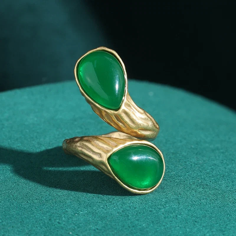 Bague en Or avec Nœud Sculpté en Goutte