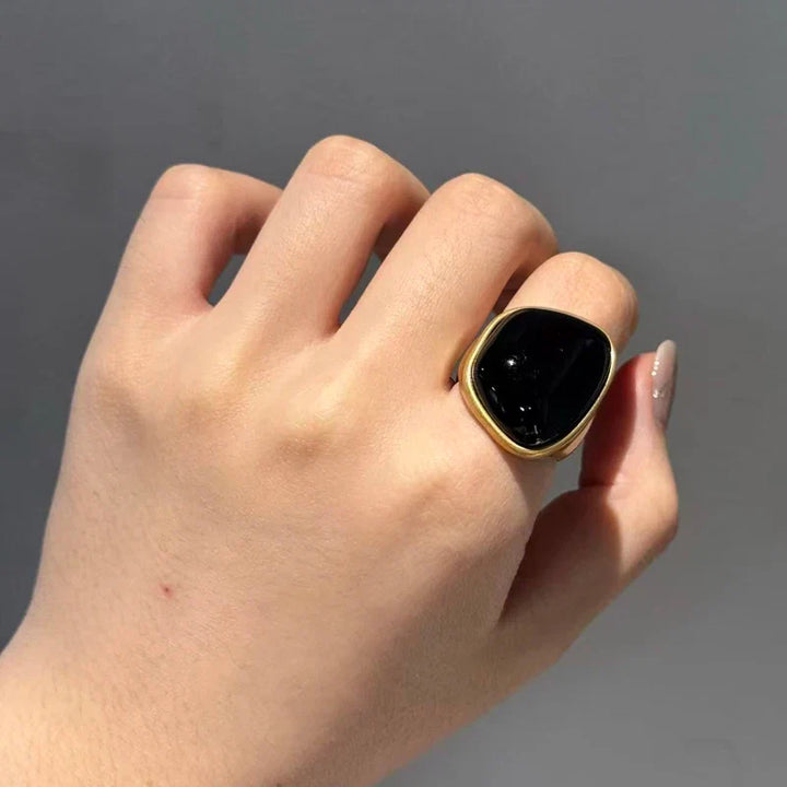 Bague en Or avec Perle Lisse Irrégulière