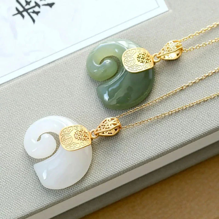 Collier Pendentif Éléphant en Jade Hetian – Chaîne en Or 18K Plaqué pour Femmes