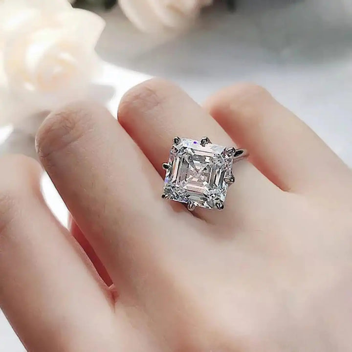 Bague intemporelle en zircon cubique doré