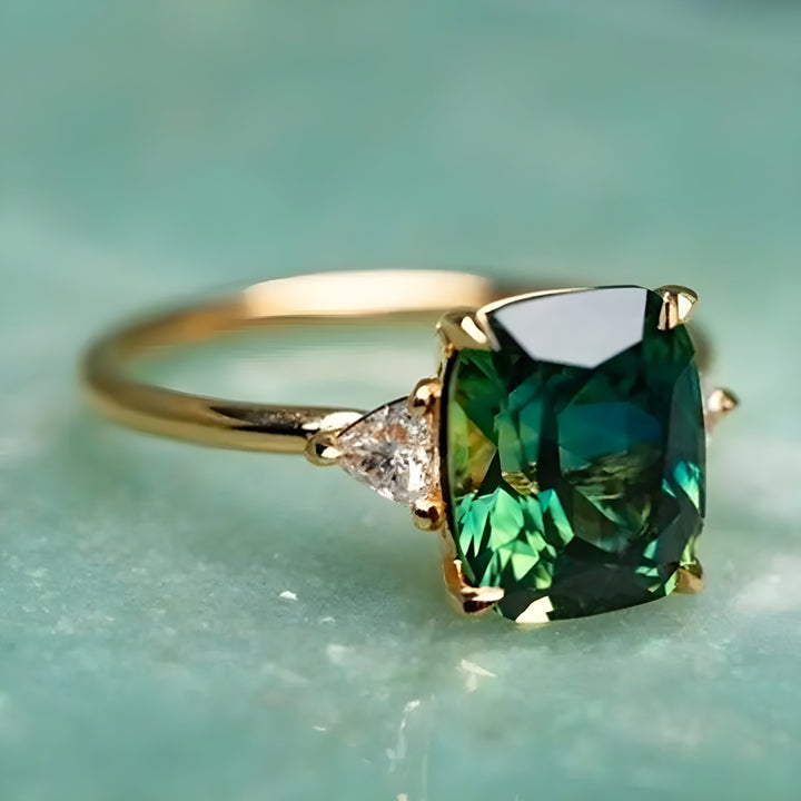 Bague Élégante en Émeraude Carrée