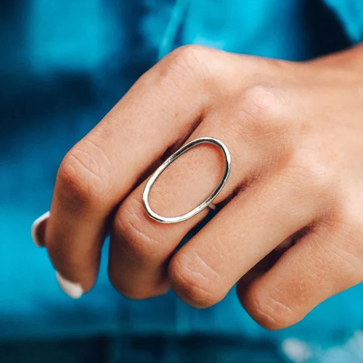 Bague Géométrique Creuse Ovale Raffinée