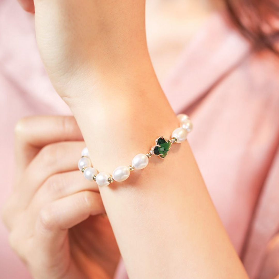 Bracelet en trèfle émeraude orné d&
