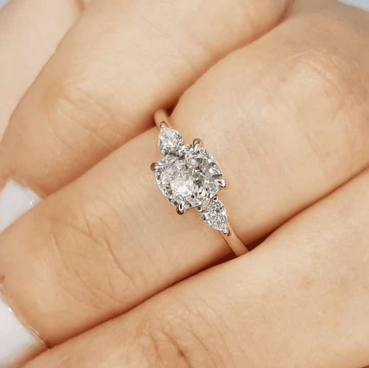 Bague Accent Poire en Cristal Taille Coussin