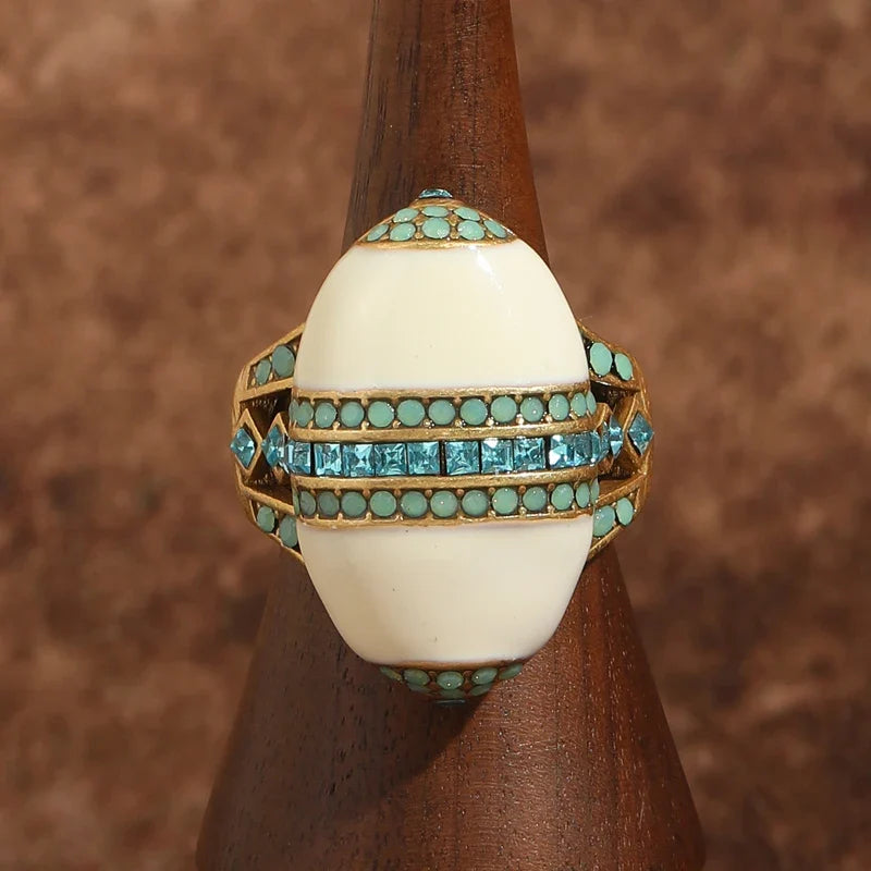 Bague en opale émaillée blanche