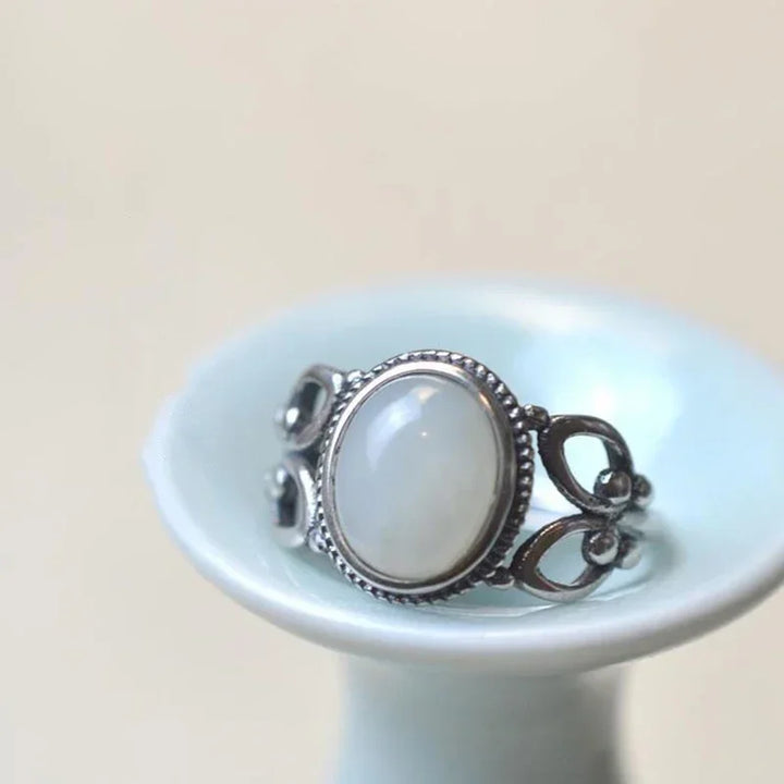 Bague en jade blanc argenté