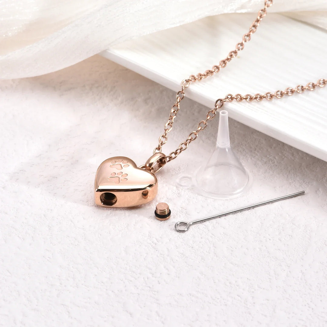 Collier Urne Mémorial pour Animaux – Pendentif Cœur avec Gravure de Patte