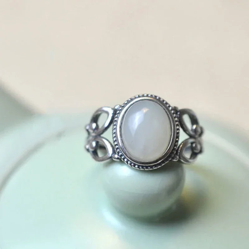 Bague en jade blanc argenté
