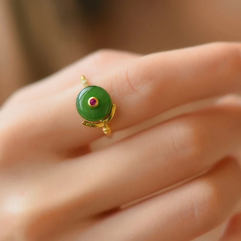 Bague en jade carrée élégante