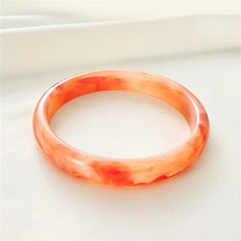 Bracelet en acrylique semi-transparent