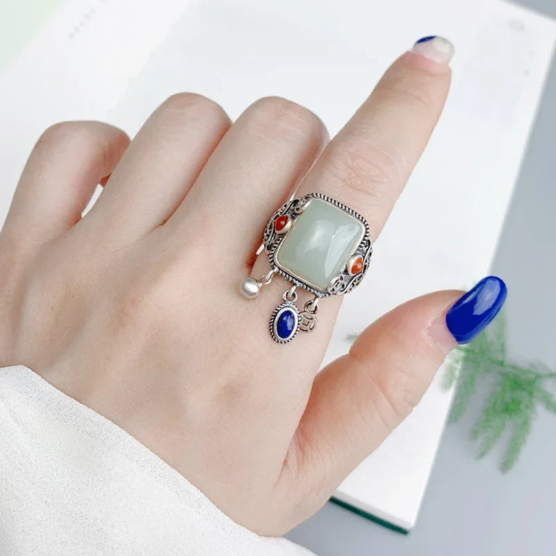 Bague Vintage en Jade Hotan avec Franges