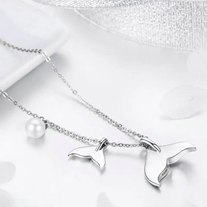 Collier Océan avec Pendentif Queue de Baleine en Perle
