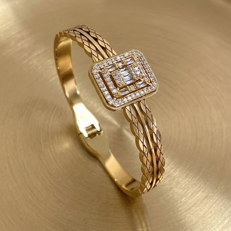 Bracelet Manchette Carré Chic