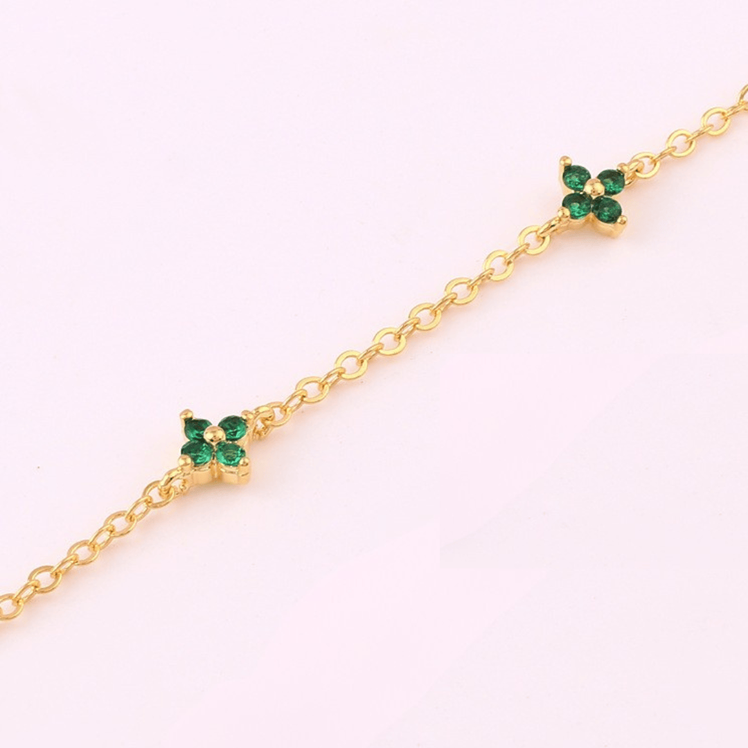 Collier en émeraude avec charme