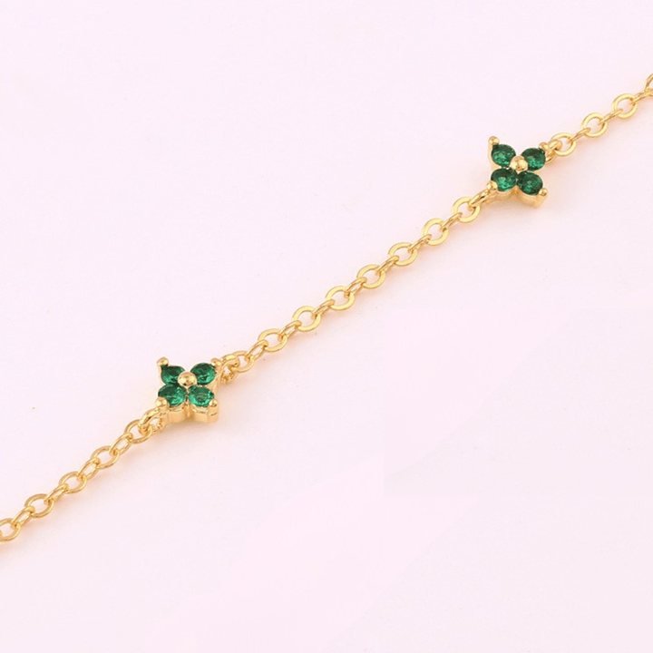 Collier en émeraude avec charme