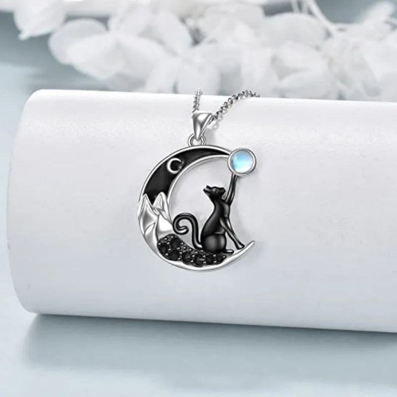 Pendentif en cristal de chat noir sur collier