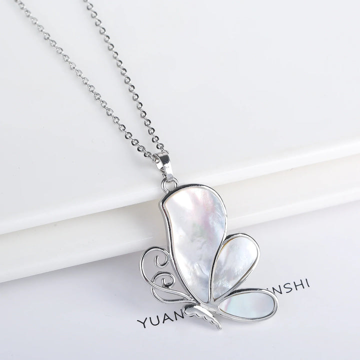 Collier Pendentif en Coquillage Naturel - Papillon