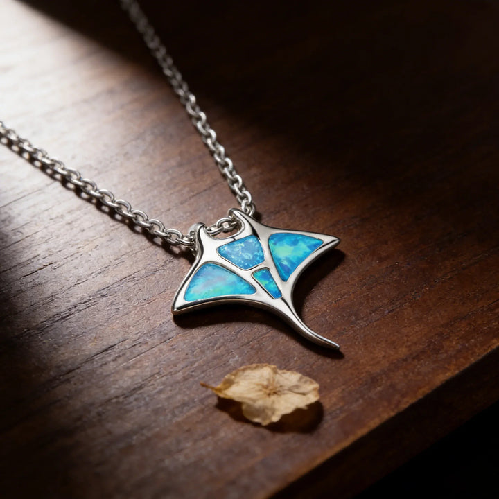 Collier en opale bleue Raie Manta