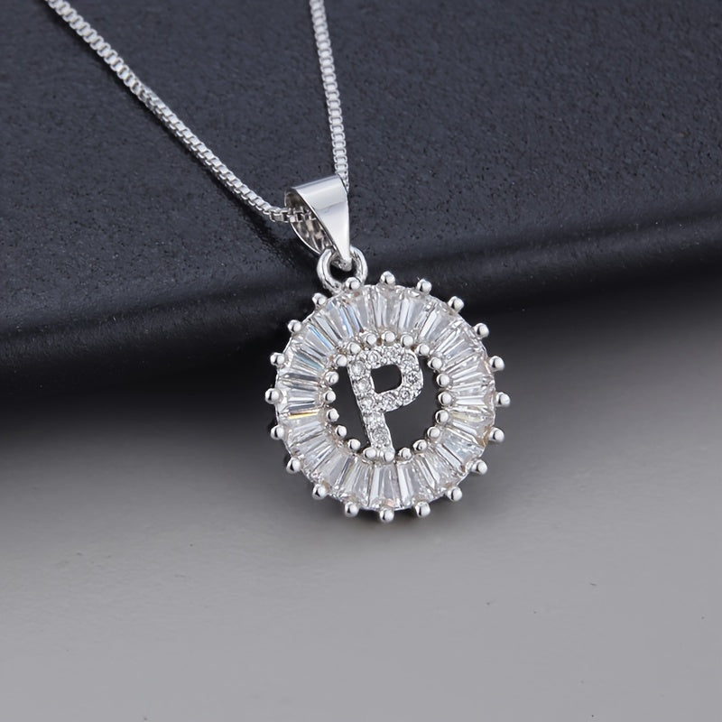 Collier en zirconium avec lettre initiale en or blanc