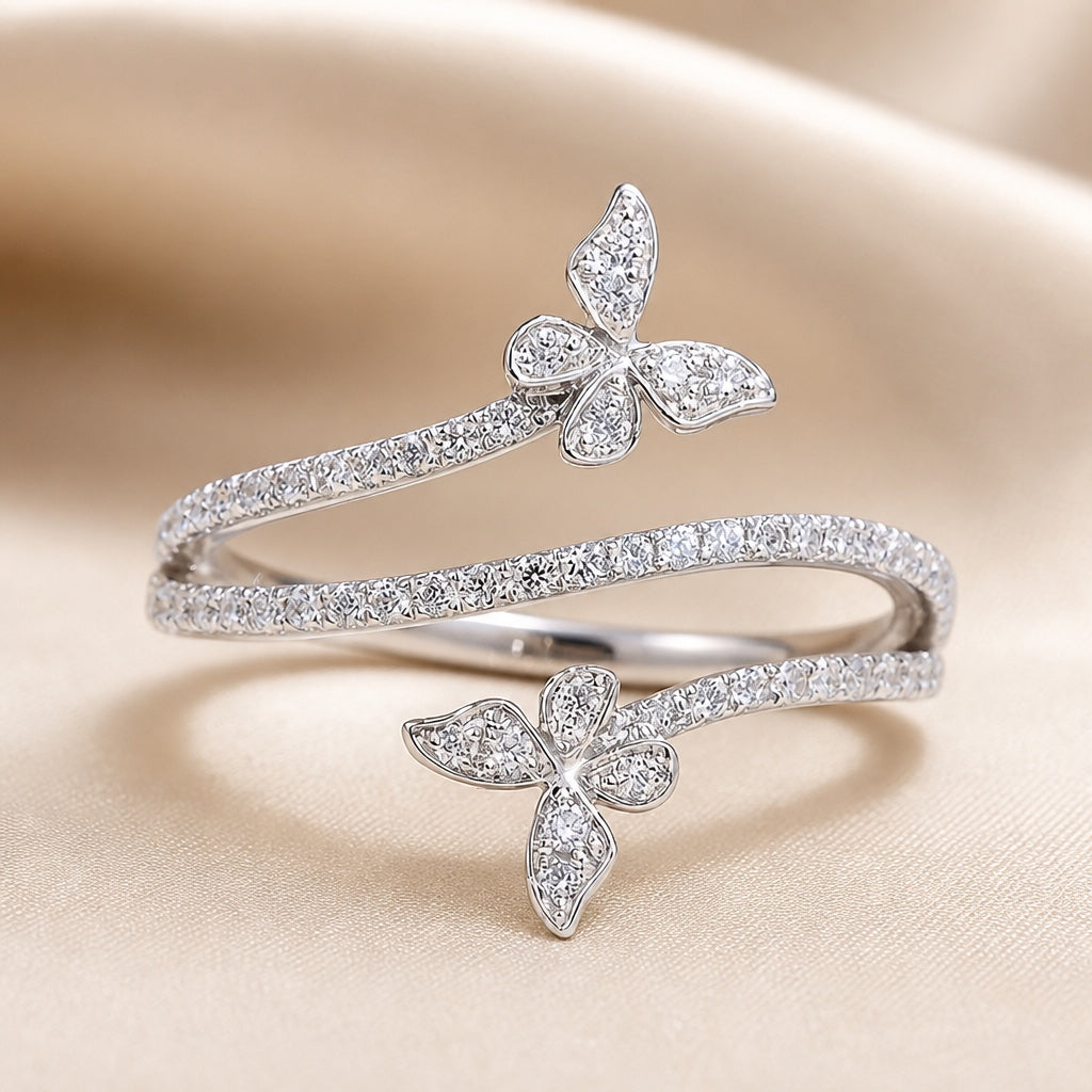 Bague en or blanc avec papillon en zirconia incrusté