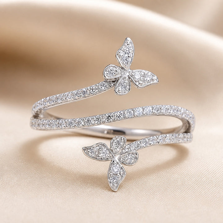 Bague en or blanc avec papillon en zirconia incrusté