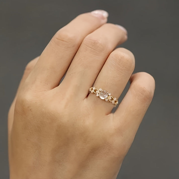 Bague Élégante en Pierre de Lune Dorée