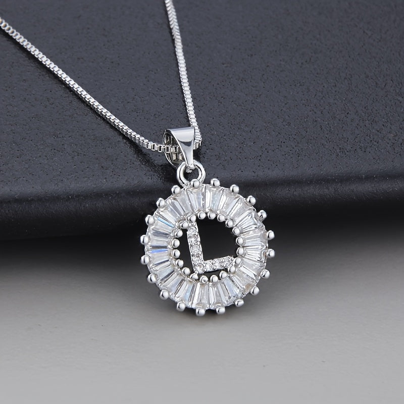 Collier en zirconium avec lettre initiale en or blanc