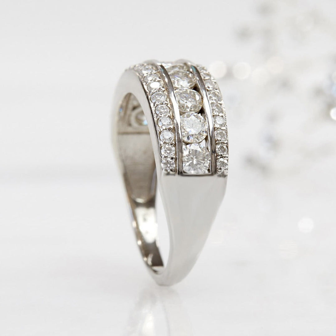 Bague Élégante en Argent avec Gemme