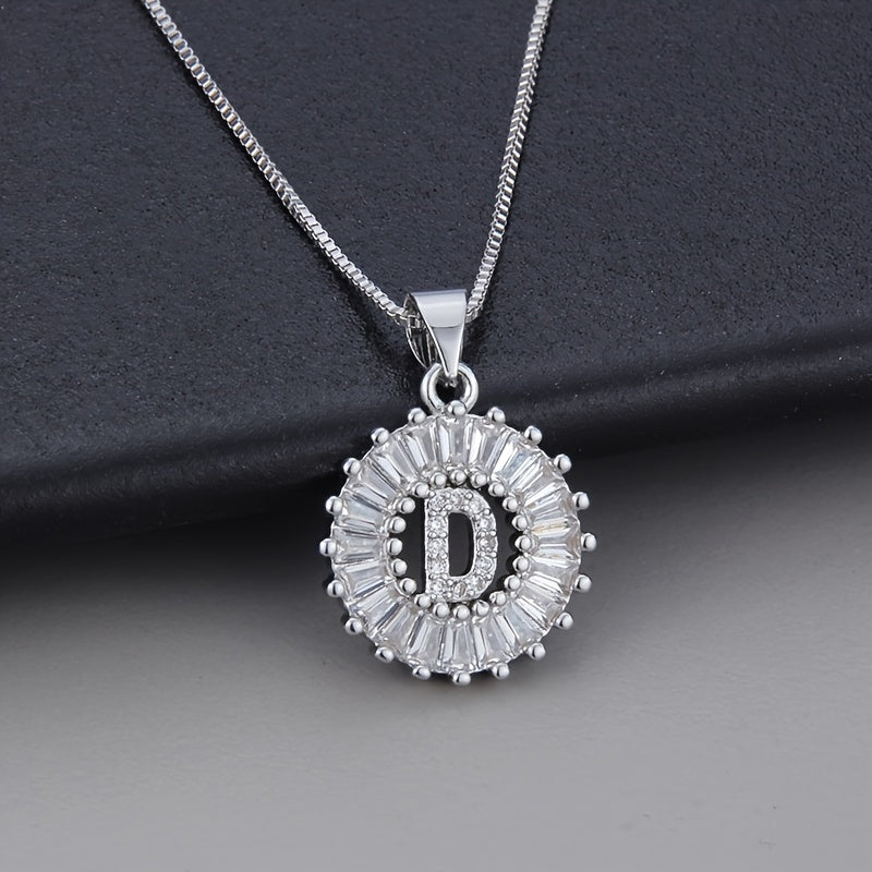Collier en zirconium avec lettre initiale en or blanc