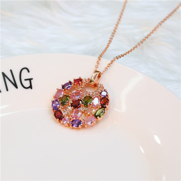 Collier avec pendentif en gemme éclatante