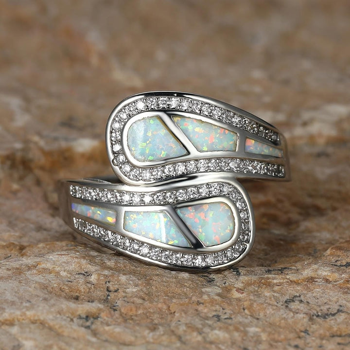 Bague en zirconium avec pierre opale incrustée